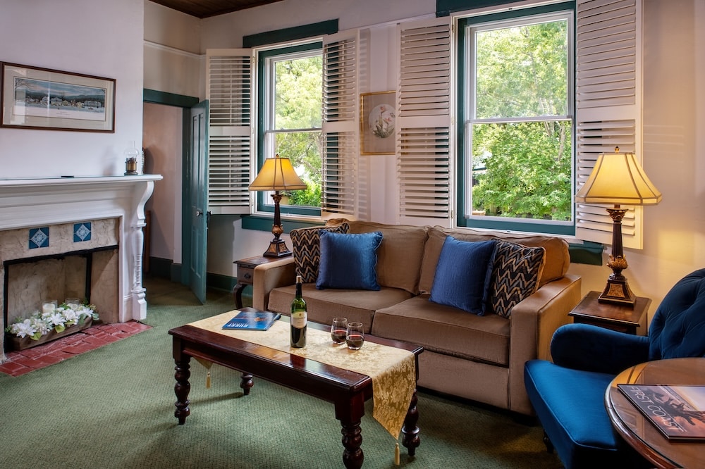 Sitting room in a suite at our St. Augustine Bed and Breakfast, the perfect lodging for top-rated events in St. Augustine