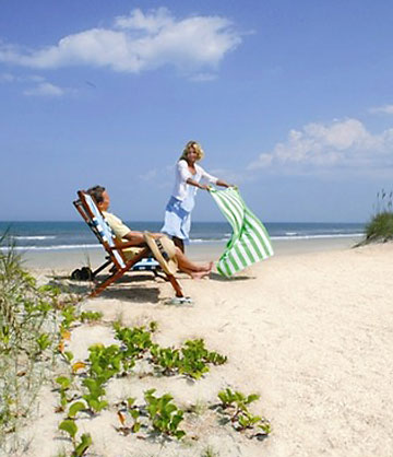 couple laying towels on the beach