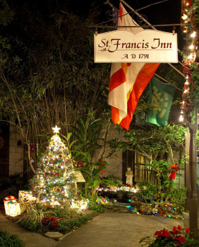 Christmas tree and decorations in St Francis Inn's courtyard